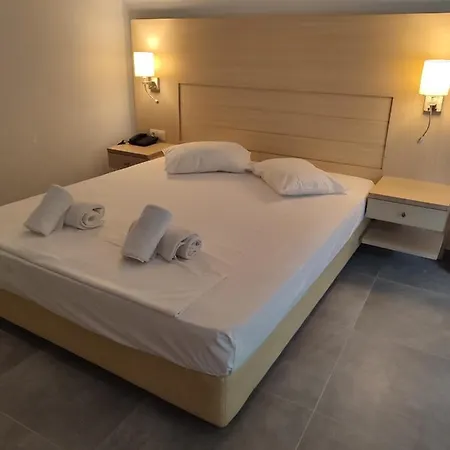 Saint Nicholas Hotell 3*