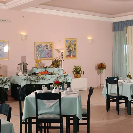 Saint Nicholas فندق 3*