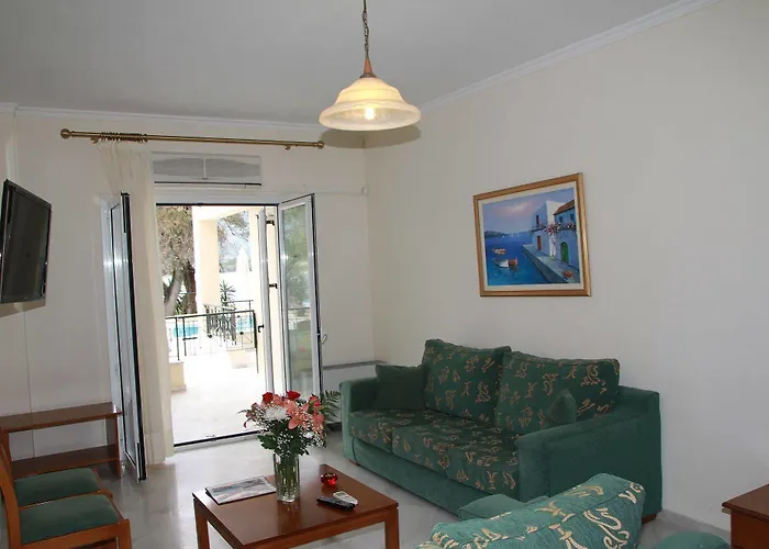 Saint Nicholas Γουβιά